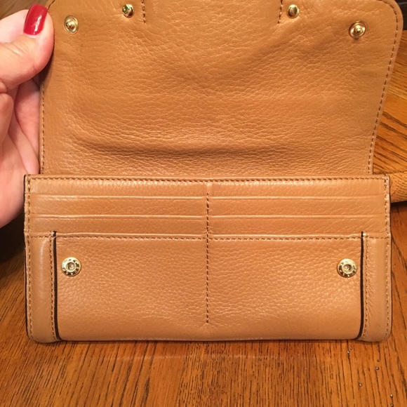 🌻TORY BURCH SOFT LEATHER TRI FOLD WALLET🌻 - Picture 2 of 6